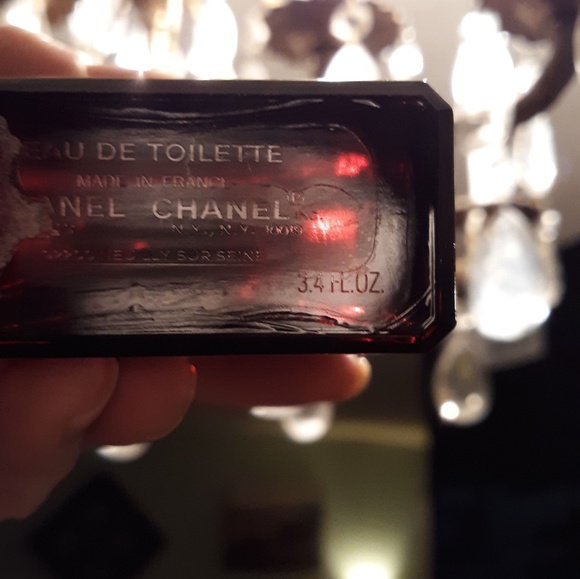 Limited-edition Chanel Number 5 red bottle. - Picture 6 of 8